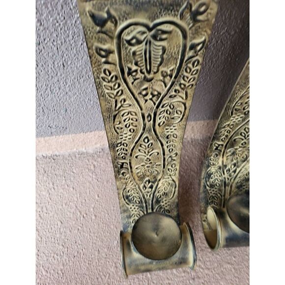 2 (20 'x 5 ')  Vintage carved metal candle holders - Picture 2 of 5